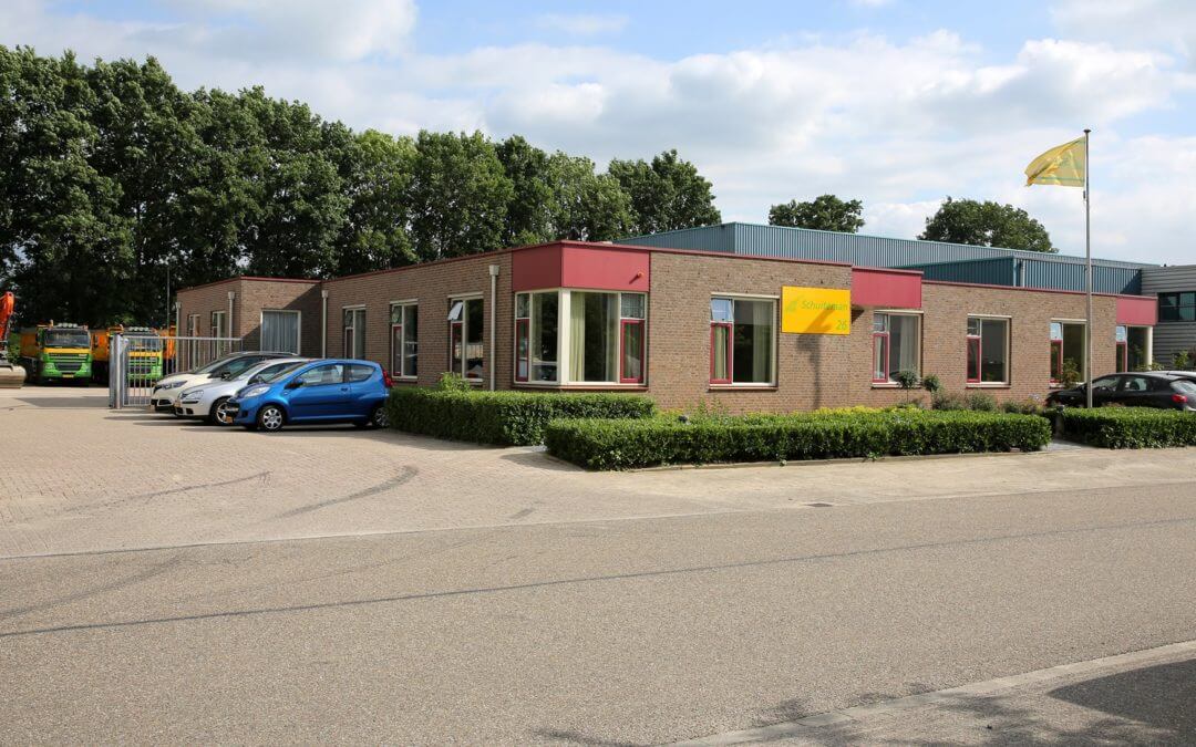 Totale sloop van twee boerderijen in Lelystad voor A. vd Louw